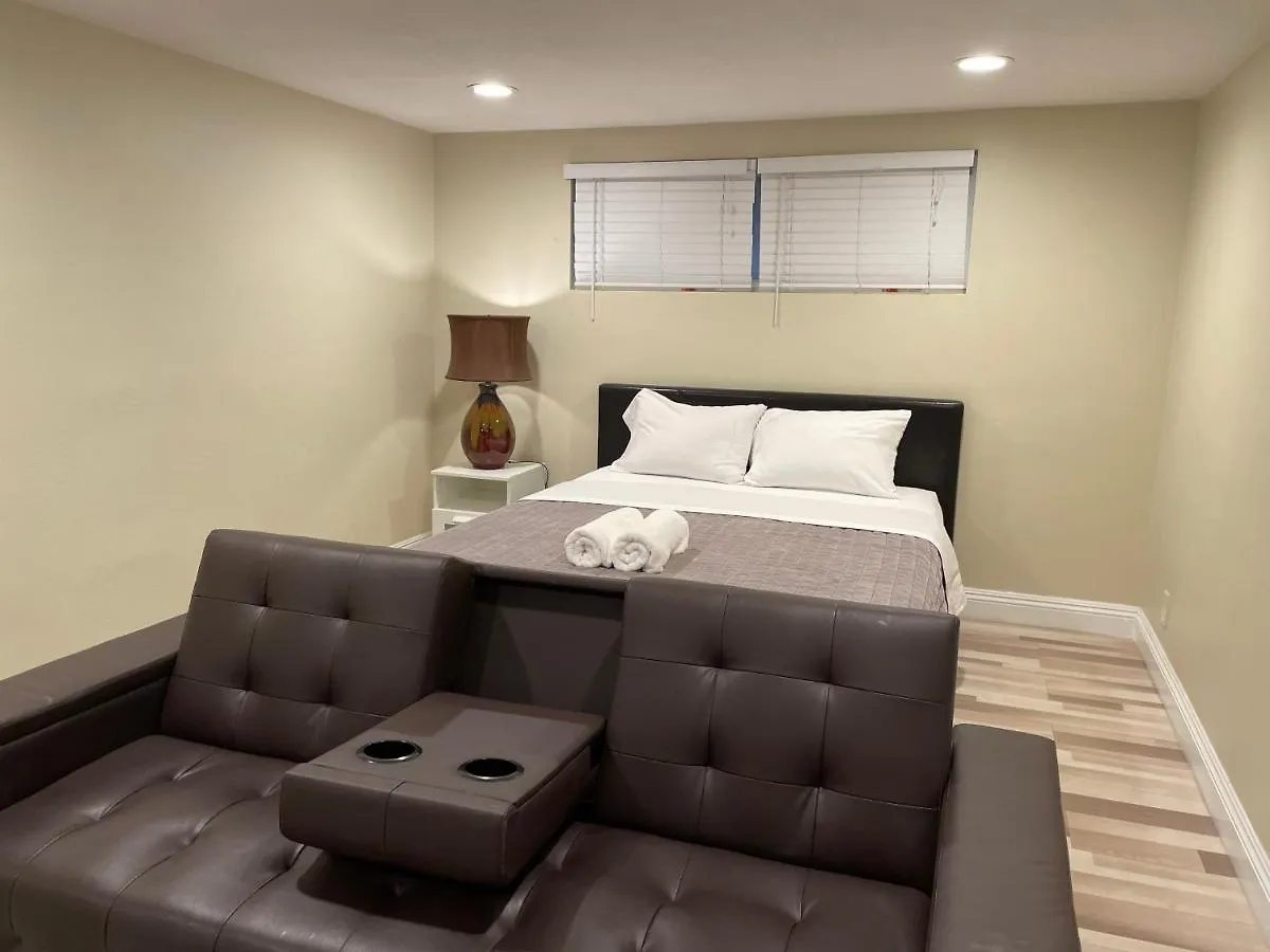 Δωμάτια σε οικογενειακή κατοικία Lovely Room In Private House Near Disneyland Άναχαϊμ