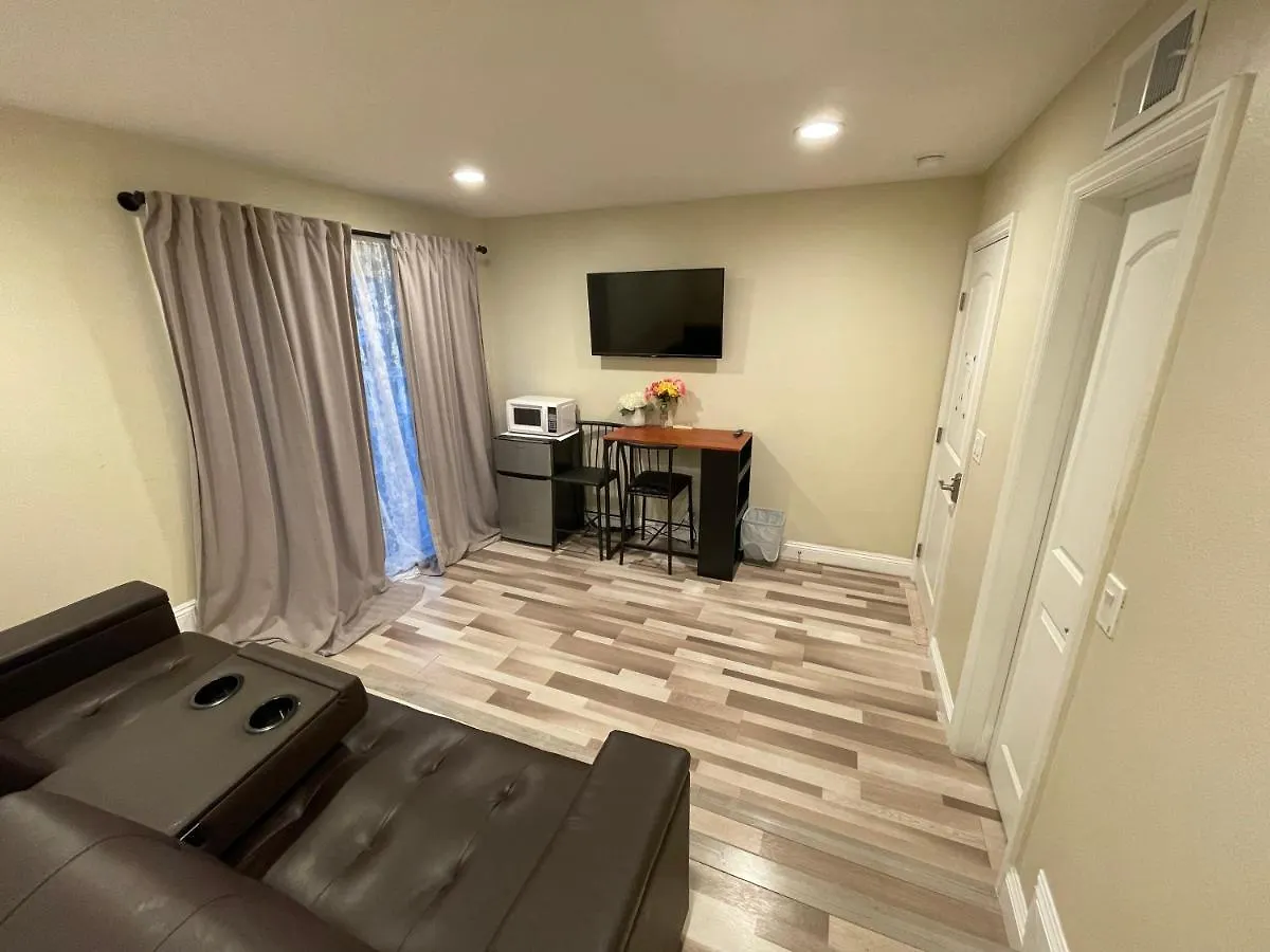 Δωμάτια σε οικογενειακή κατοικία Lovely Room In Private House Near Disneyland Άναχαϊμ