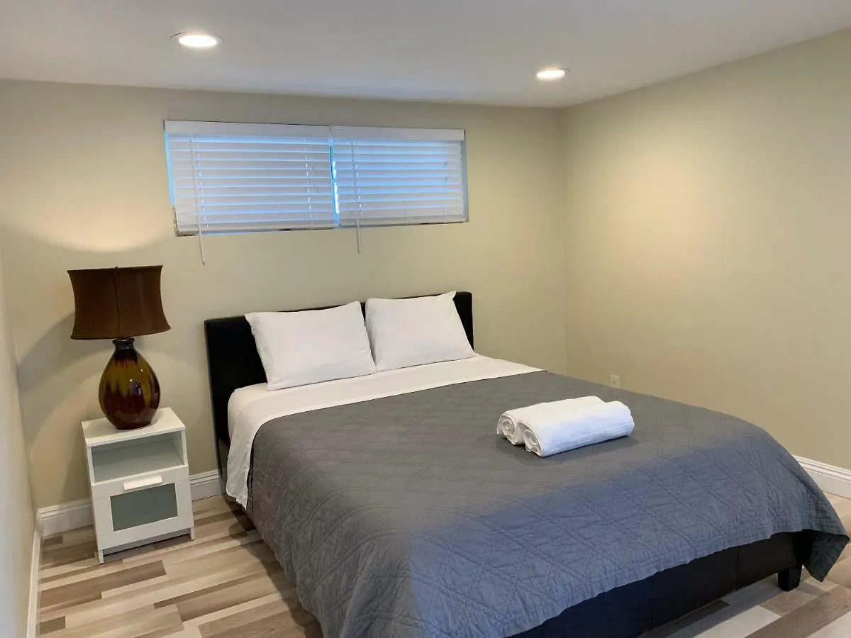 Lovely Room In Private House Near Disneyland Άναχαϊμ Δωμάτια σε οικογενειακή κατοικία