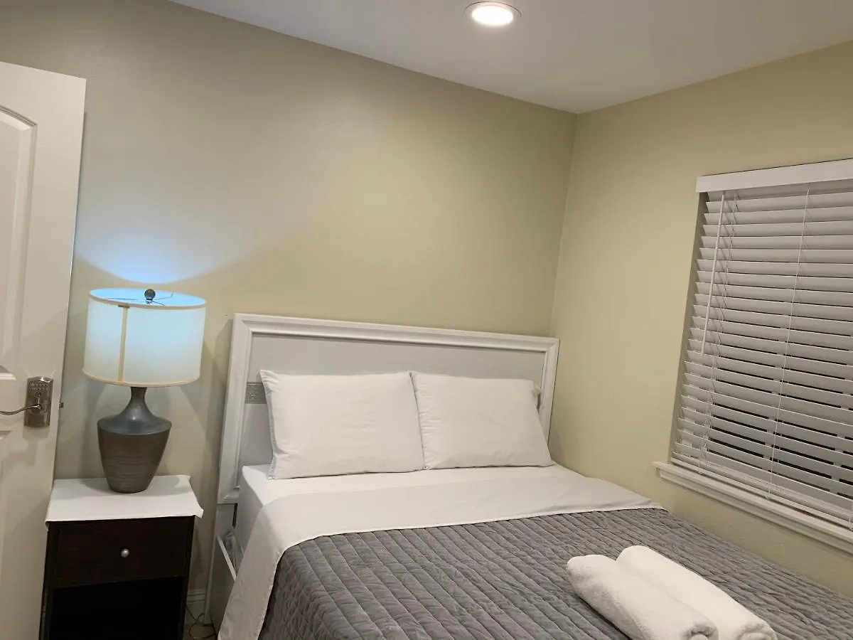 Lovely Room In Private House Near Disneyland Άναχαϊμ Δωμάτια σε οικογενειακή κατοικία
